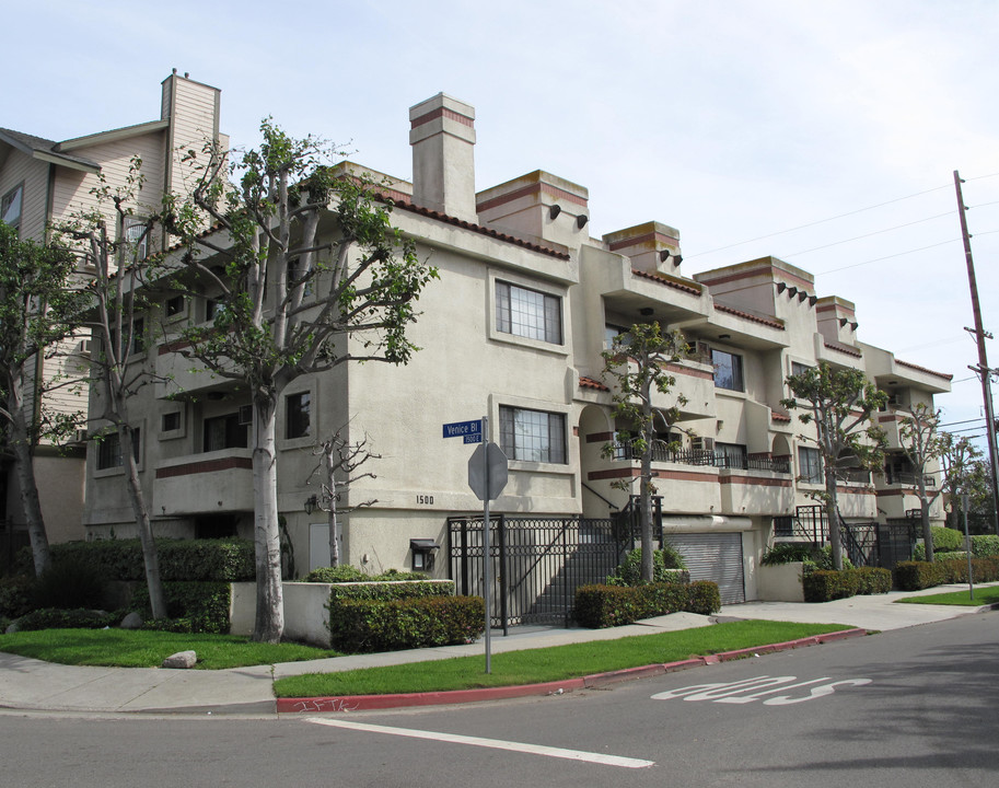 1500 Venice Blvd in Venice, CA - Building Photo