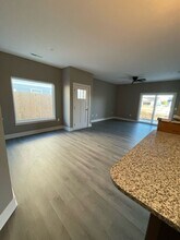 12111 W Cora St-Unit -12113 Cora in Wichita, KS - Foto de edificio - Building Photo