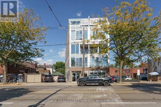 1636-1636 Dundas St W in Toronto, ON - Building Photo - Building Photo