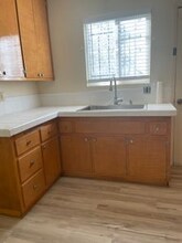350 E Plymouth St in Inglewood, CA - Foto de edificio - Building Photo