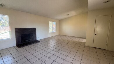852 Douglas Ct in Hemet, CA - Building Photo - Building Photo