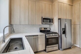 2023 N Drake Ave, Unit 2S in Chicago, IL - Building Photo - Building Photo