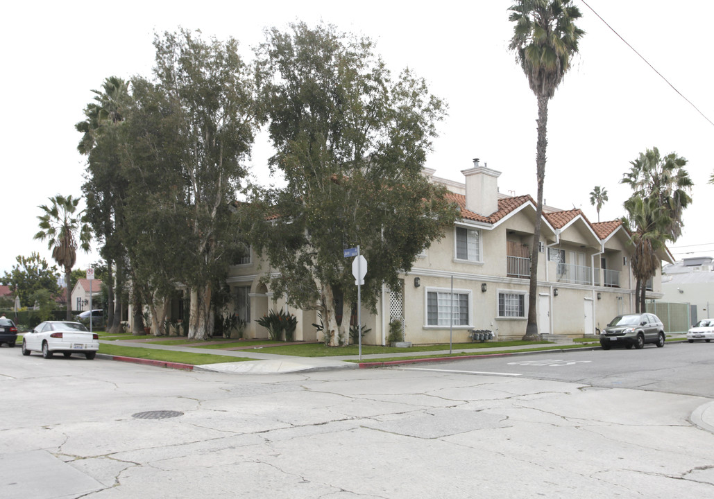 800 E June St in Los Angeles, CA - Building Photo