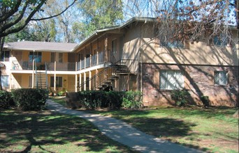 5481 Carlson Dr in Sacramento, CA - Building Photo - Building Photo