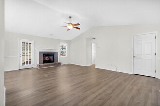 705 E Hightree Ln in New Bern, NC - Building Photo - Building Photo