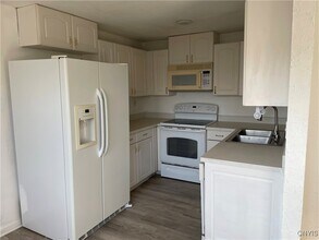 8416B Bramblebush Cir in Liverpool, NY - Building Photo - Building Photo