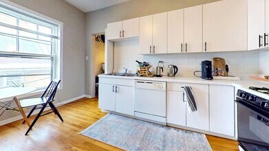 706 W Barry Ave in Chicago, IL - Building Photo - Building Photo