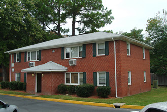 2011 Chesapeake Drive in Chesapeake, VA - Building Photo - Building Photo