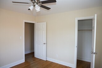 1708 Walker Ave, Unit 1708-B in Greensboro, NC - Foto de edificio - Building Photo