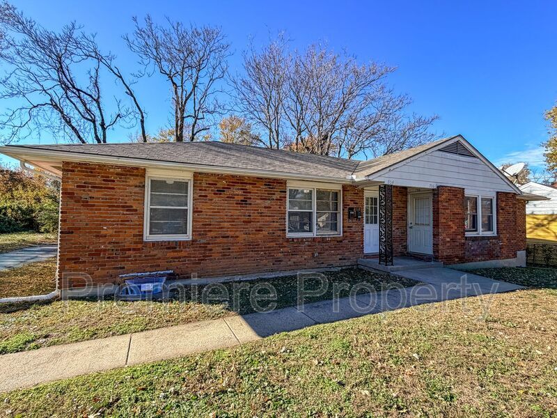 704 N Pearl St in Independence, MO - Building Photo