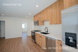 1036 Westmoreland Ave in Los Angeles, CA - Building Photo