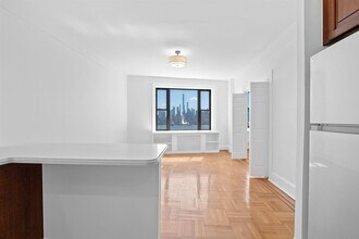 1055 JFK Blvd E in Weehawken, NJ - Building Photo - Building Photo