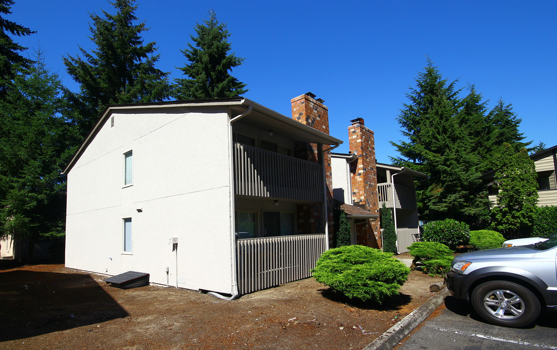 12622 NE 118th St in Kirkland, WA - Building Photo