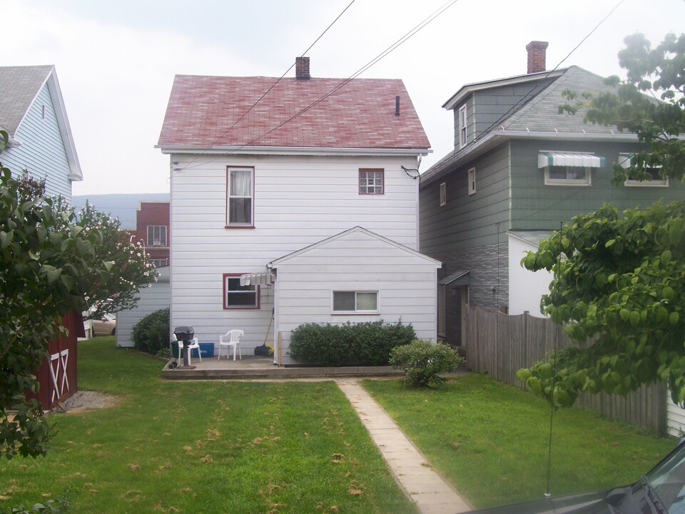 409 North 5th Avenue, Unit Apt A in Altoona, PA - Foto de edificio
