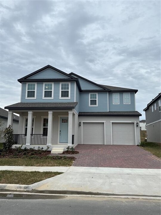 16379 Silver Grv Blvd in Winter Garden, FL - Building Photo