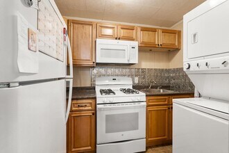 234 River St-Unit -1 in Waltham, MA - Foto de edificio - Building Photo