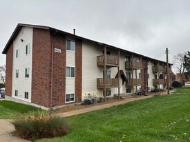 Broadway Apartments in Columbia, MO - Building Photo