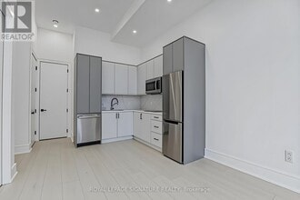 5 Holborne Ave in Toronto, ON - Building Photo - Building Photo