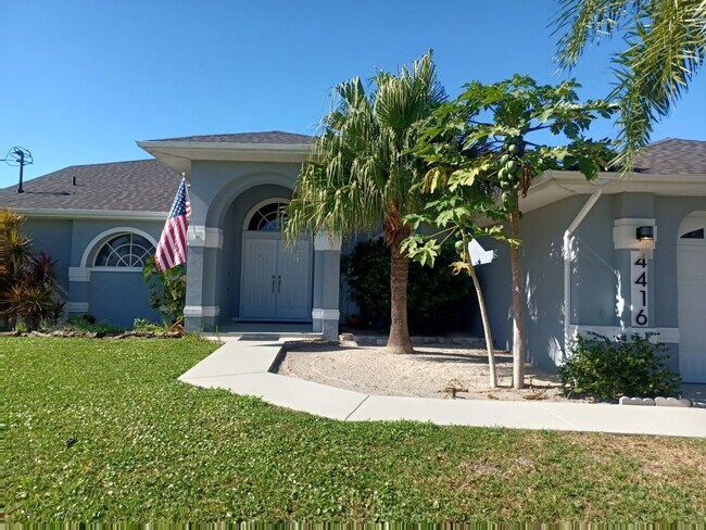 4416 SW 24th Ave in Cape Coral, FL - Foto de edificio - Building Photo