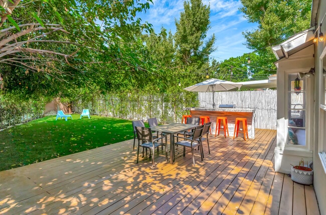 property at 7713 Oakdale Ave