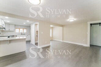 1108 Boyerview St in Bethel Park, PA - Building Photo - Building Photo