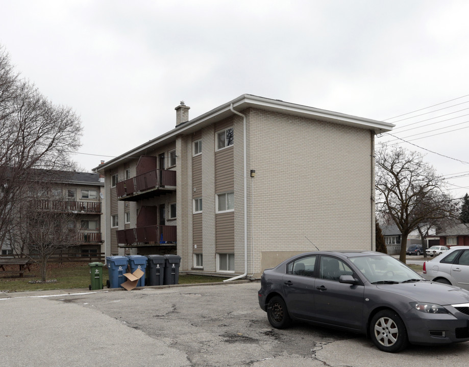 135 Speedvale Ave W in Guelph, ON - Building Photo