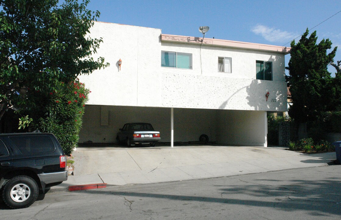 327 E San Jose Ave in Burbank, CA - Foto de edificio