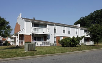 Wellington Place in Sandston, VA - Building Photo