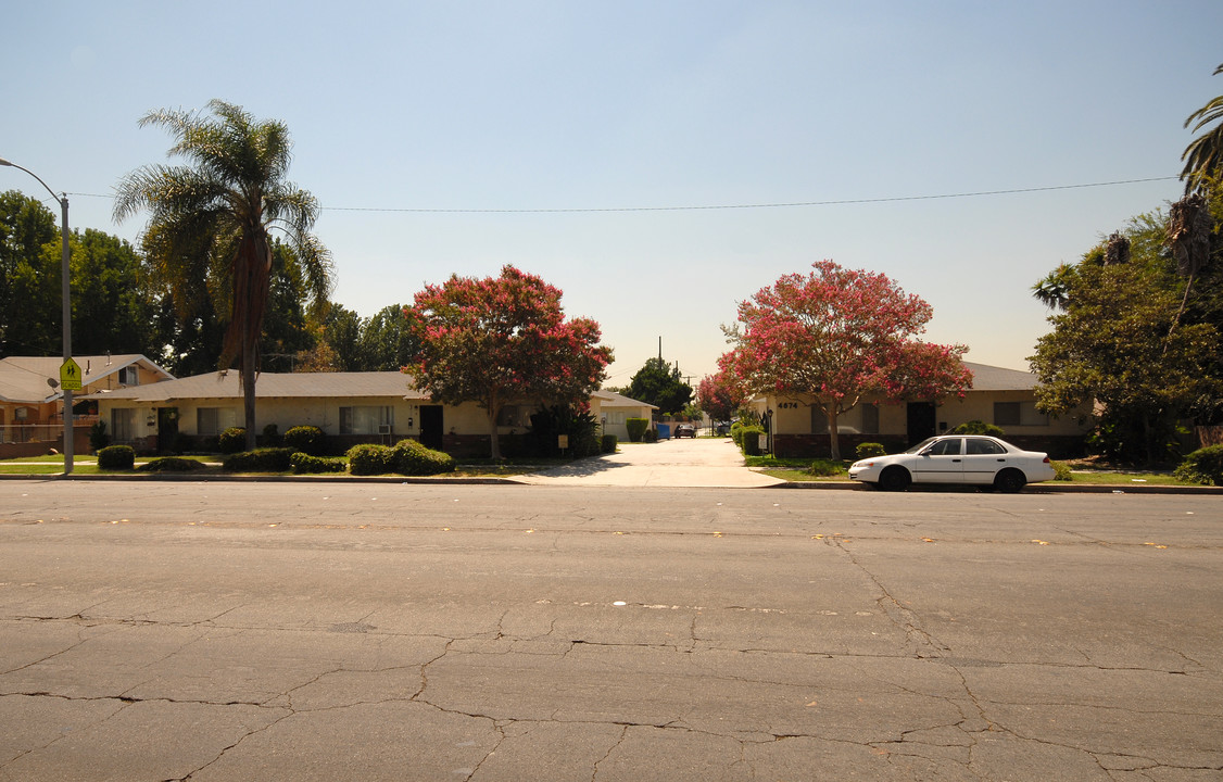 4874-4878 Abbott Rd in Lynwood, CA - Building Photo