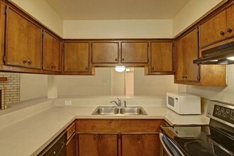11401 Woodway Creek Dr in Corpus Christi, TX - Building Photo - Building Photo