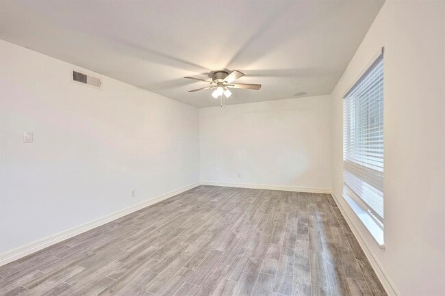 1529 Wirt Rd in Houston, TX - Building Photo - Building Photo