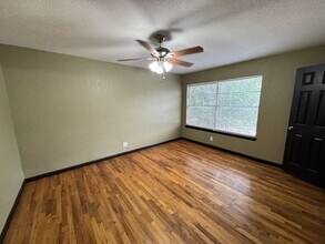 211 Natalen Ave in San Antonio, TX - Building Photo - Building Photo