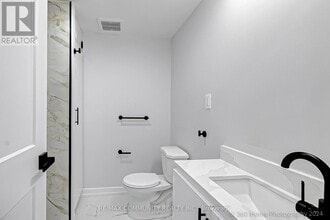 924 Rexton Dr in Oshawa, ON - Building Photo - Building Photo