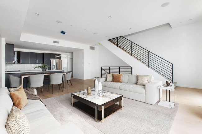 2017 S Redondo Blvd in Los Angeles, CA - Building Photo - Building Photo