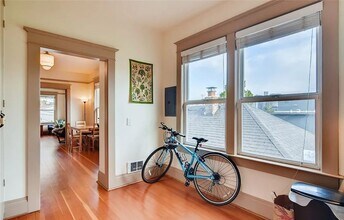 1017 Taylor Ave N in Seattle, WA - Building Photo - Building Photo