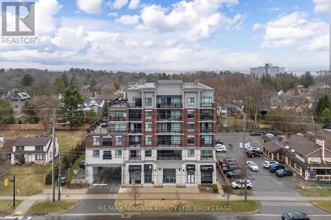 34-234 Plains Rd E in Burlington, ON - Building Photo