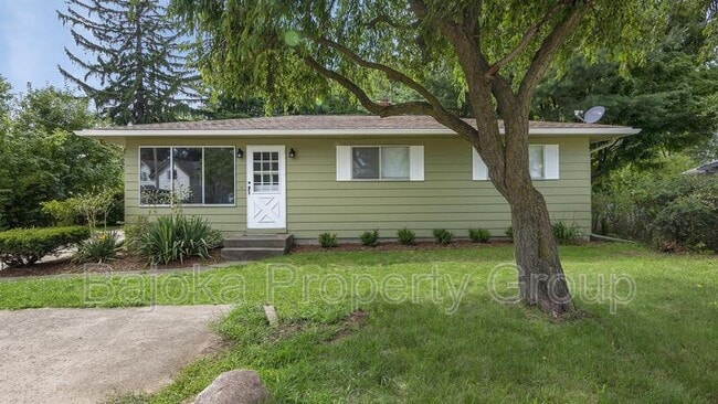265 N Milford Rd in Highland, MI - Building Photo - Building Photo
