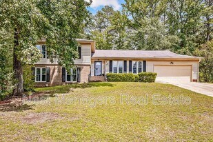 221 Waxhaw Dr in Fayetteville, NC - Building Photo