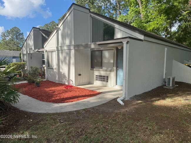 8160 San Jose Manor Dr E in Jacksonville, FL - Building Photo - Building Photo