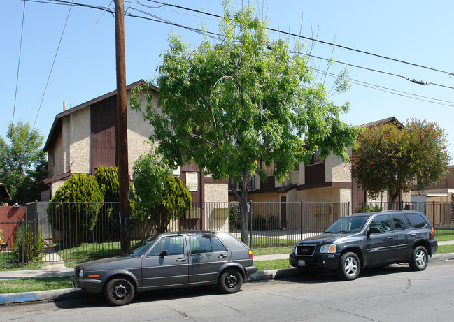 1041-1043 W Bishop St in Santa Ana, CA - Foto de edificio - Building Photo