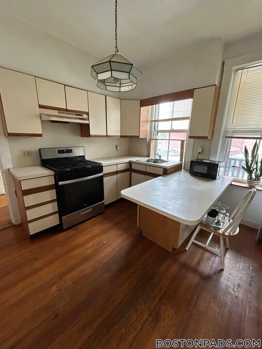 1675 Beacon St in Brookline, MA - Building Photo