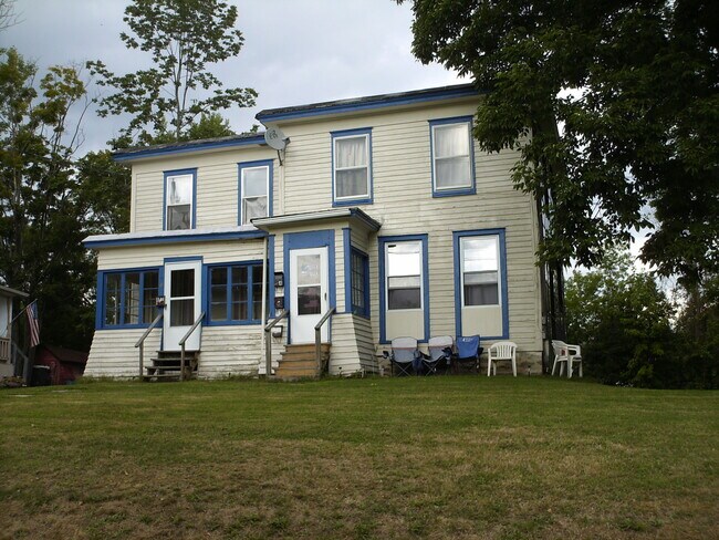 14 Miller St, Unit 2 in Norwich, NY - Building Photo - Building Photo