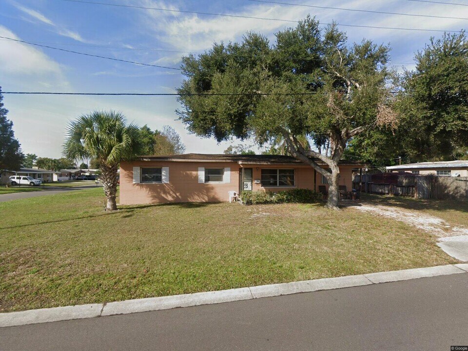 8481 75th Pl in Seminole, FL - Building Photo