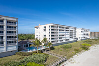 Somerset Oceanfront in Indian Harbour Beach, FL - Foto de edificio - Building Photo