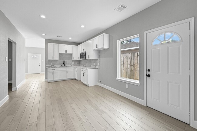 12009 Meadowgreen St