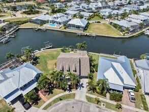 5704 Sea Trout Pl in Apollo Beach, FL - Building Photo - Building Photo