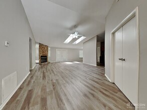 1421 Rustling Oaks Dr in Brandon, FL - Building Photo - Building Photo