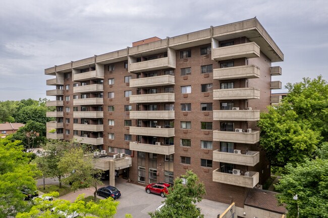 Le 5555 Trent in Montréal, QC - Building Photo - Primary Photo
