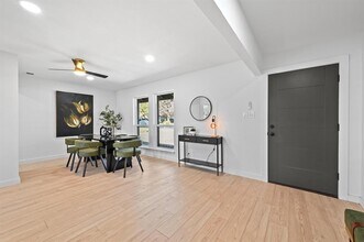 1017 Cripple Creek Dr in Austin, TX - Building Photo - Building Photo