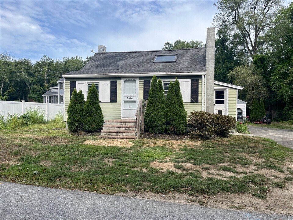 13 Prospect St in Rowley, MA - Building Photo
